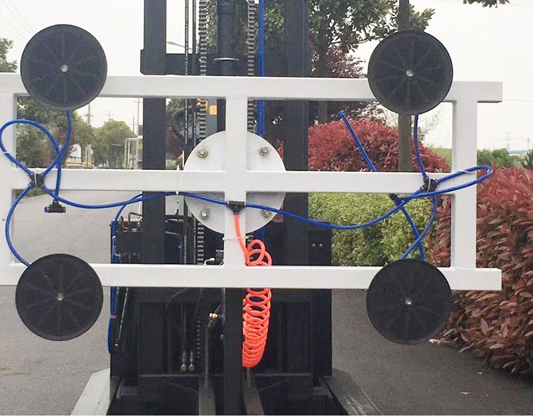 Close view of the four suction cups, hoses and central manifold